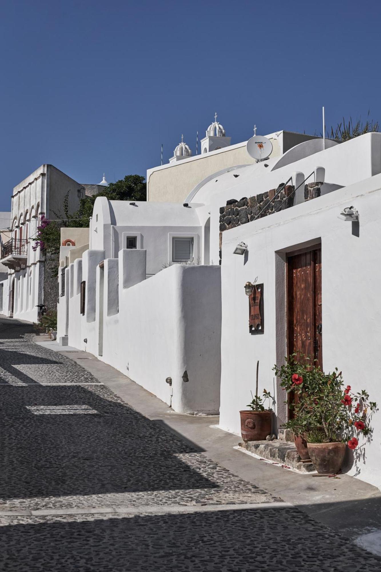 2 Bedroom Charming Villa With Outdoors Jacuzzi Megalochori  Bagian luar foto