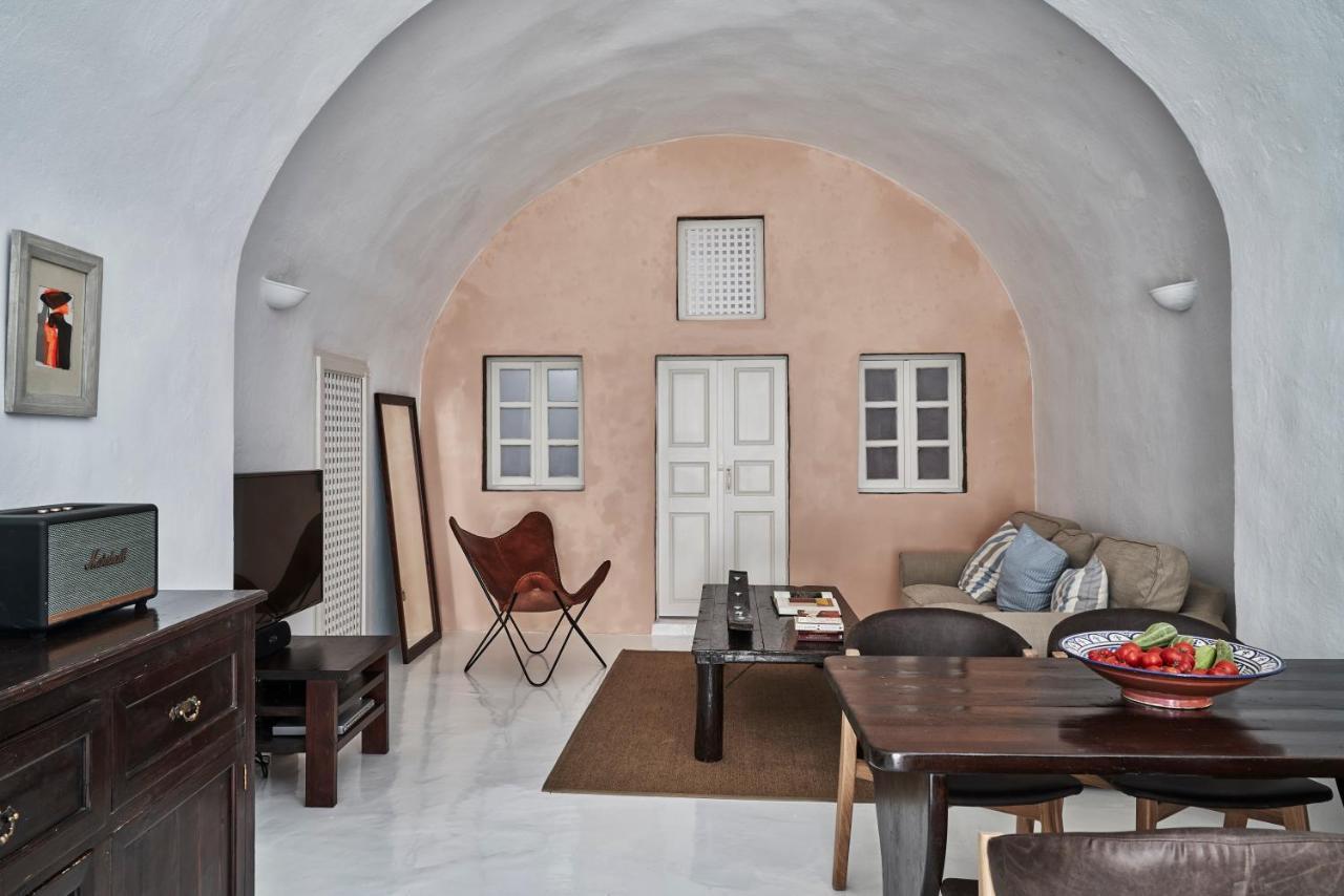 2 Bedroom Charming Villa With Outdoors Jacuzzi Megalochori  Bagian luar foto