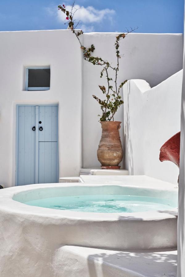 2 Bedroom Charming Villa With Outdoors Jacuzzi Megalochori  Bagian luar foto